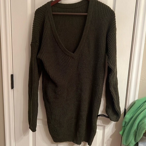 Off the shoulder green sweater - Picture 1 of 1